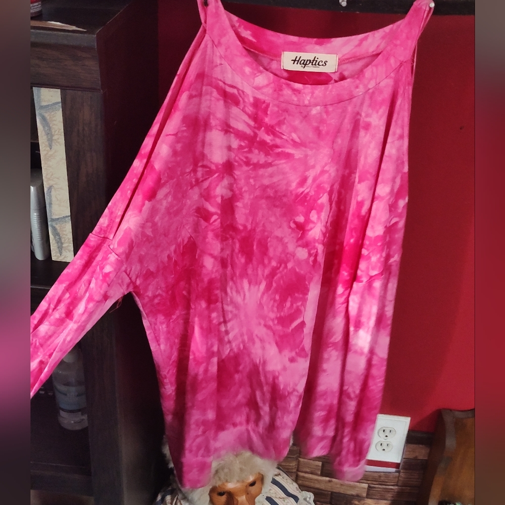 Pink long sleeve tie dye top with cut out shoulder's